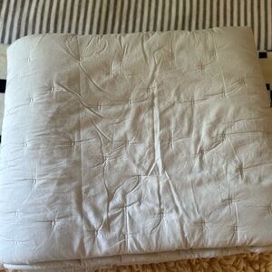 Luxurious Cream Comforter